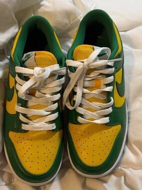 nike brazil dunk low size 4.5y inside of the soles are missing